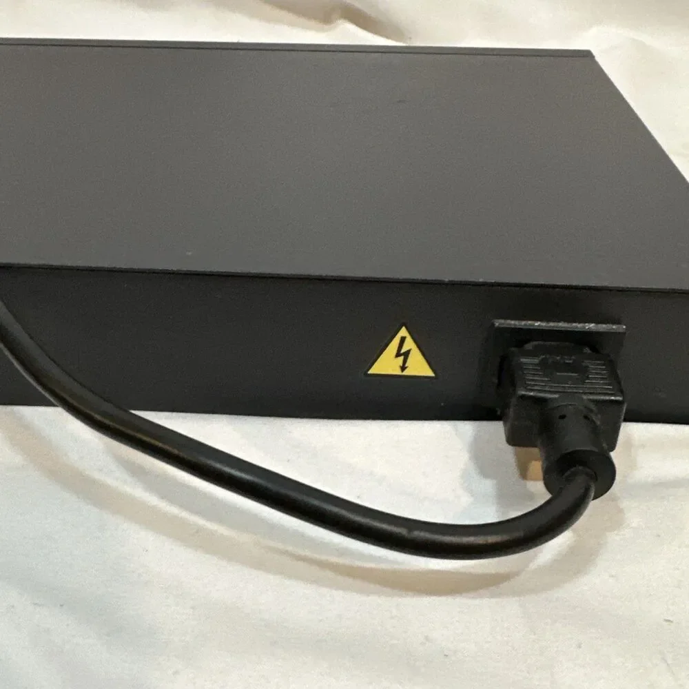 Dell PowerConnect 2224 24-Port 10/100 Mbps Gigabit Switch +Cord